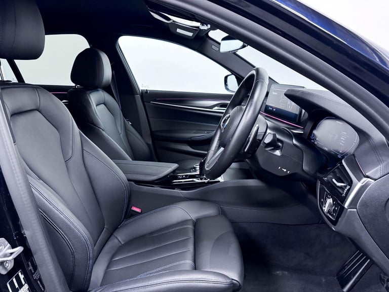 2022 BMW 5 Series 4.4 M550i V8 Saloon 4dr Petrol Steptronic xDrive Euro 6 (s/s) (530 ps) SALOON P...