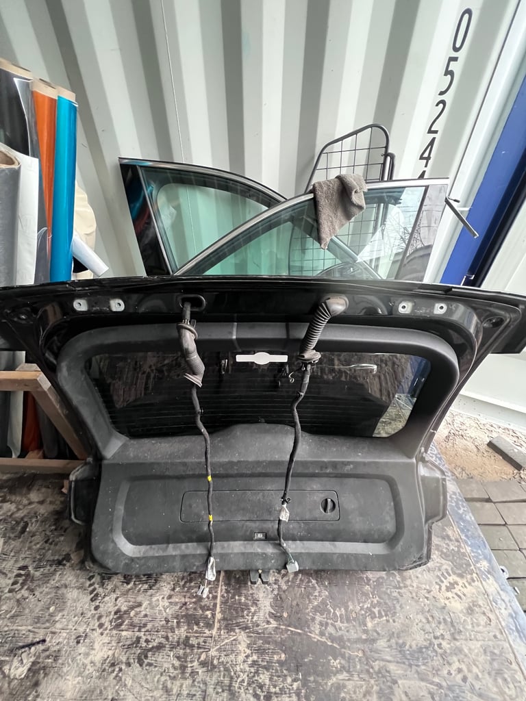 Volvo XC90 Rear Tailgate Black 2017