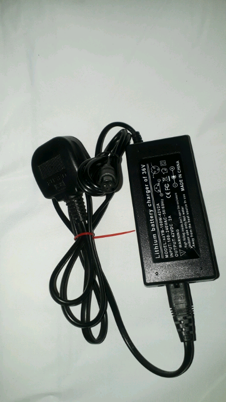 SEGWAY AND HOVERBOARD SCOOTER CHARGER  SMALL  PIN  HOLE  42VOLTS  BRAND NEW