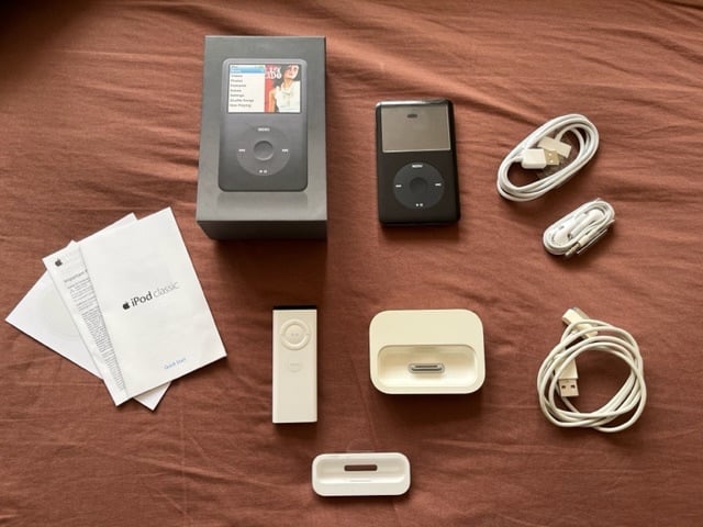 image for APPLE IPOD CLASSIC 80GB BLACK & DOCK & PORTABLE WIRELESS BT SPEAKER - BRAND NEW CONDITION!