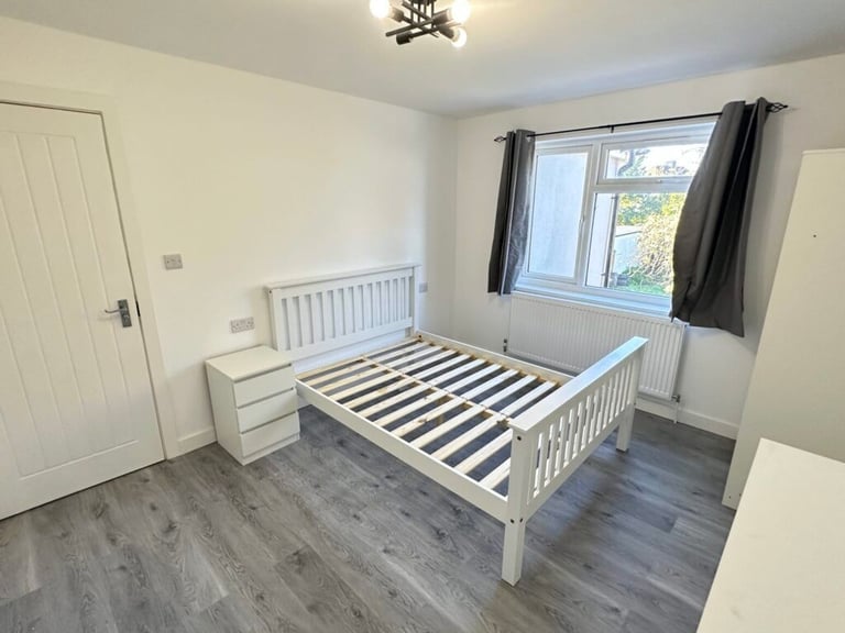 SELECTION OF BRAND NEW ENSUITE BEDSITS CARLYON AVENUE SOUTH HARROW HA2