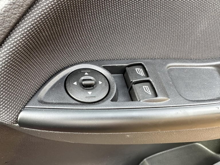 2014 Ford Focus 1.0T EcoBoost Zetec Navigator Hatchback 5dr Petrol Manual Euro 5 (s/s) (125 Hatch...