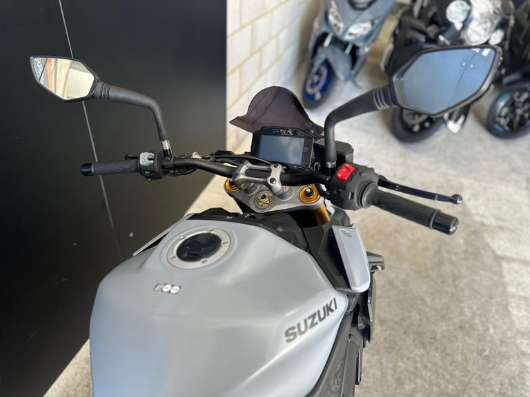 STUNNING ONE OWNER 2023/73 SUZUKI GSX-S 1000 MOTORCYCLE 