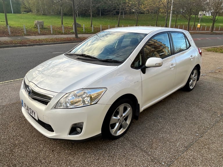 2011 Toyota, AURIS 1.8 hybrid, drives perfect, excellent condition,long mot 