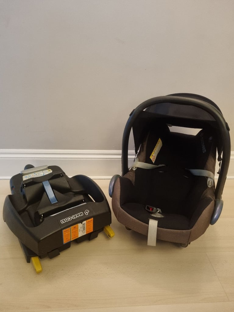 image for Maxi cosi rear facing car seat plus easy fix base
