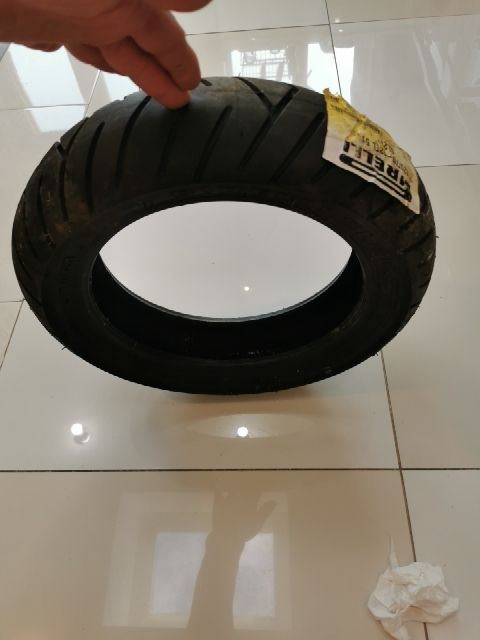 Pirelli SL26 Tire 