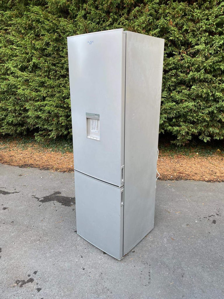 Bush fridge freezer with water dispenser.(excellent working condition)
