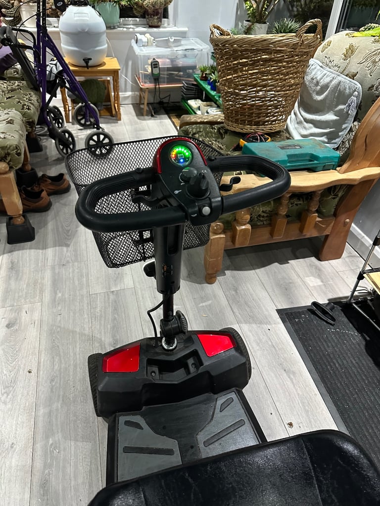 Apex Rapid Mobility Scooter in great condition With New Batteries