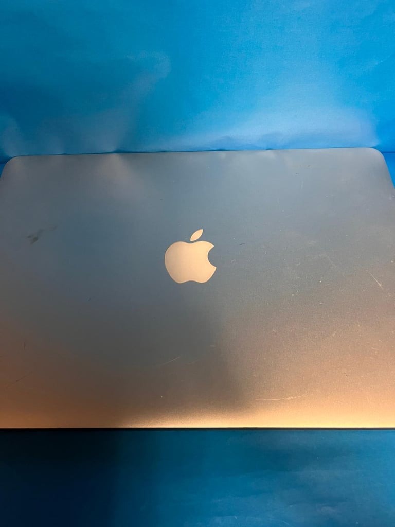 [Broken selling for spares and repairs] apple macbook air 