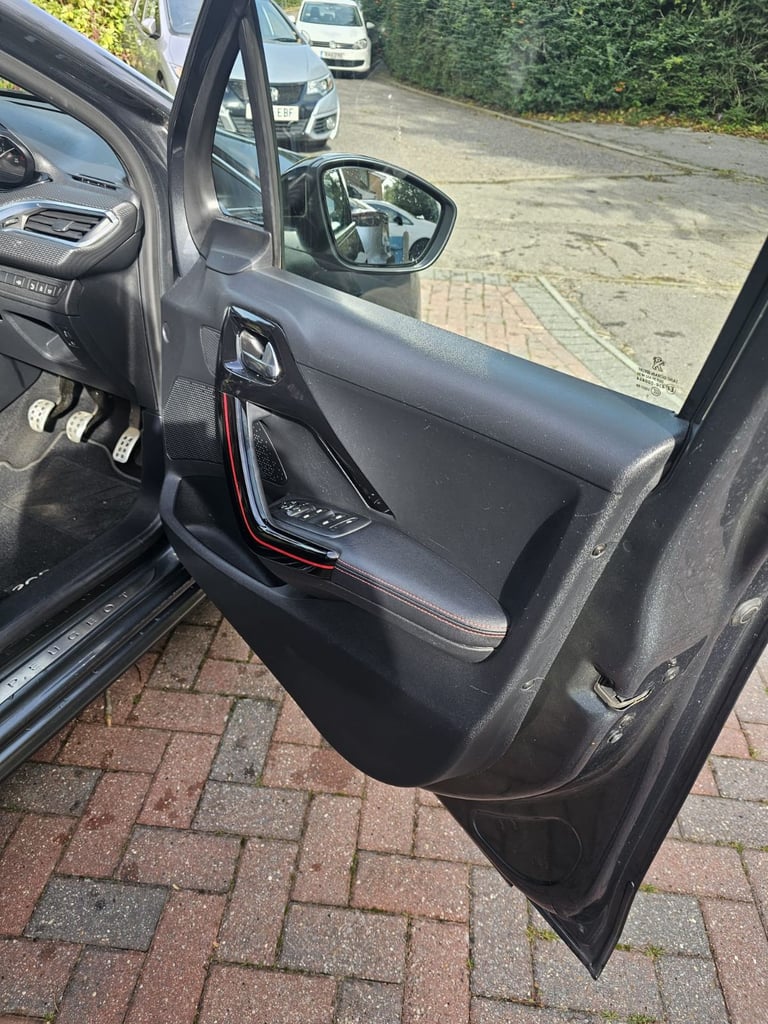 Peugeot, 208, Hatchback, 2015, Manual, 1199 (cc), 5 doors