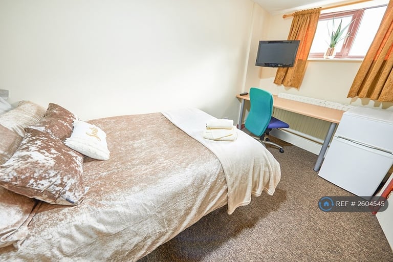 1 bedroom in Millenium Court, Bradford, BD7 (#2604545)