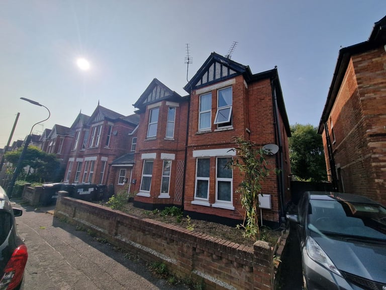 image for 5 bed house to rent in Charminster, Winton