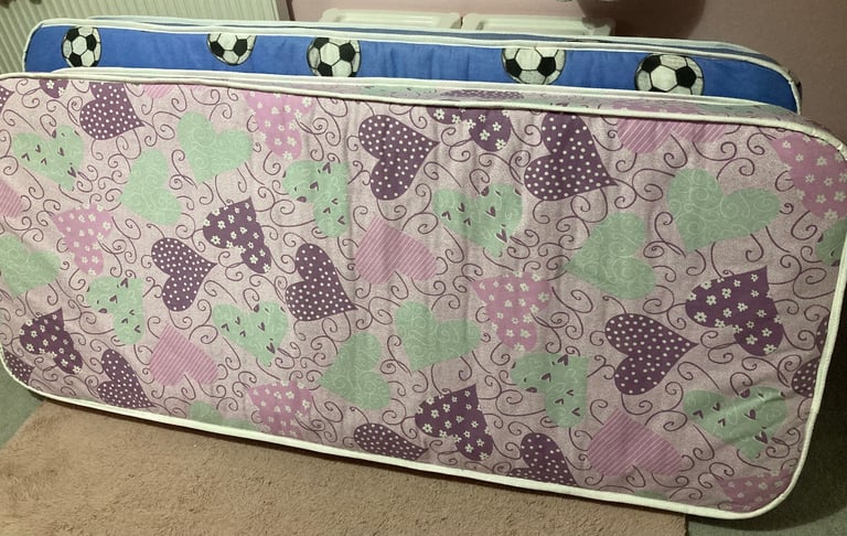 Bunk bed with mattresses 