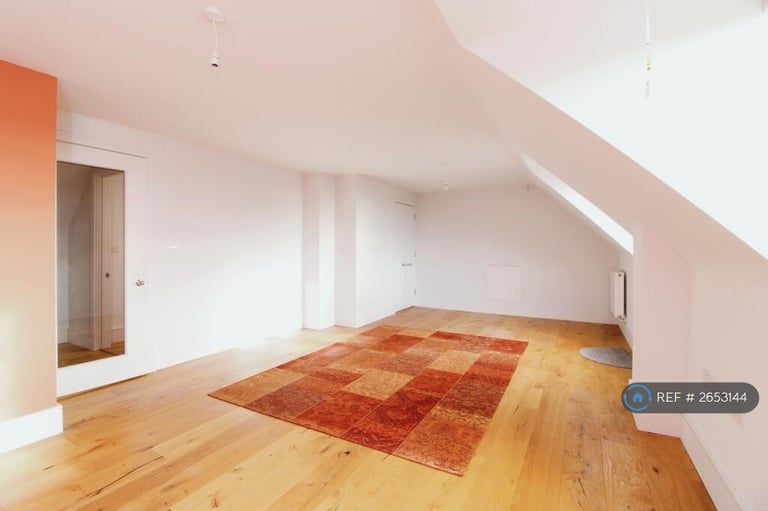 2 bedroom flat in Adams Walk, Midhurst, GU29 (2 bed) (#2653144)