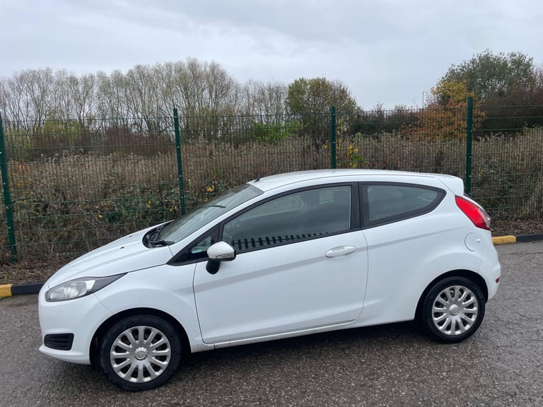 FORD FIESTA 1.2 STYLE 13 REG WHITE 3 DOOR 12 MONTHS MOT TAX £35 LOW INSURANCE 50+MPG