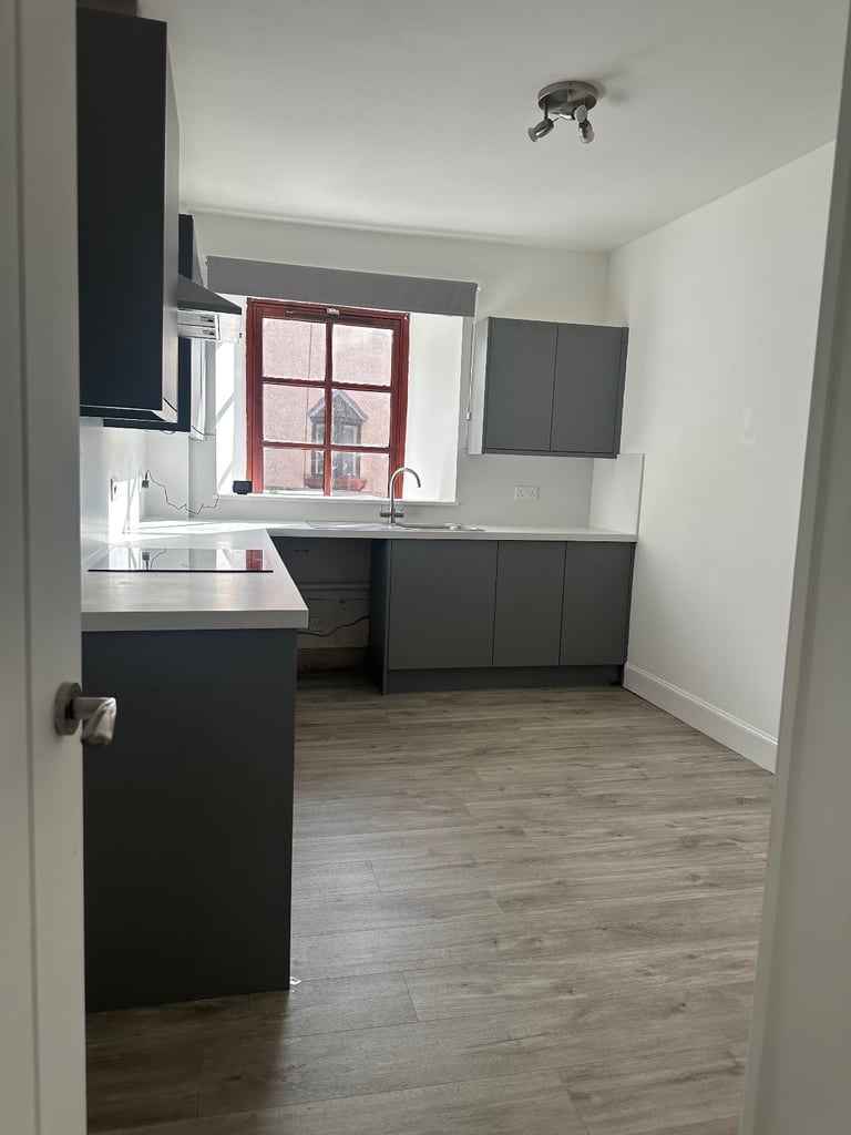 !! Immaculate Modern Flat for Rent !! 