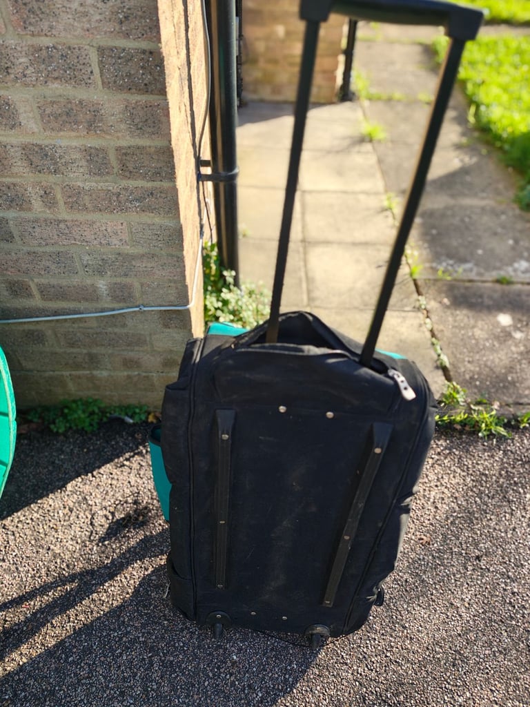 Bag Makita on tools storage garage