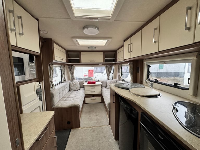LUNAR VENUS 570/4 2017 MODEL 4 BERTH FIXED ISLAND BED TOURING CARAVAN