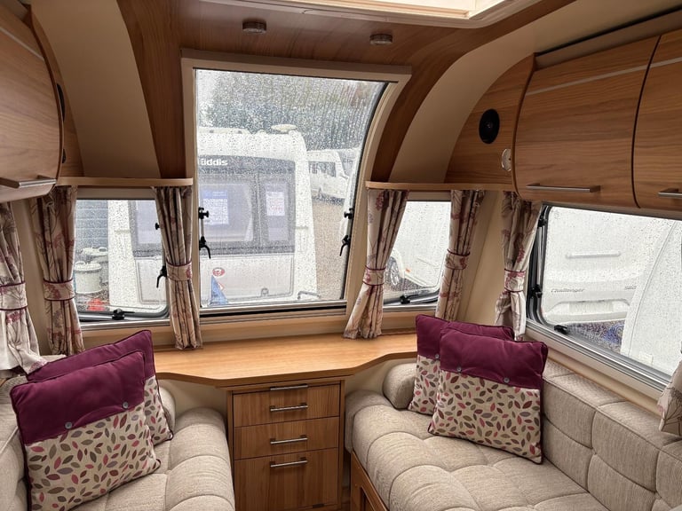 BAILEY PEGASUS VERONA - FIXED BED CARAVAN WITH END WASHROOM AND MOTORMOVER