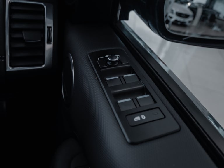 2021 Land Rover Discovery 3.0 D300 R-Dynamic HSE 5dr Auto ESTATE DIESEL Automatic