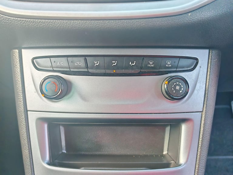 2020 Vauxhall Astra 1.5 Turbo D Business Edition Nav Euro 6 (s/s) 5dr HATCHBACK Diesel Manual