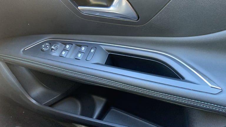 2024 Peugeot 3008 1.6 12.4kWh Allure SUV 5dr Petrol Plug-in Hybrid e-EAT Euro 6 (s/s) (180 ps SUV...