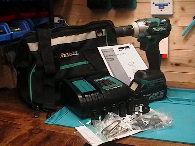 Makita 18v Makita Dtw285 Battery And Charger Original Facturer