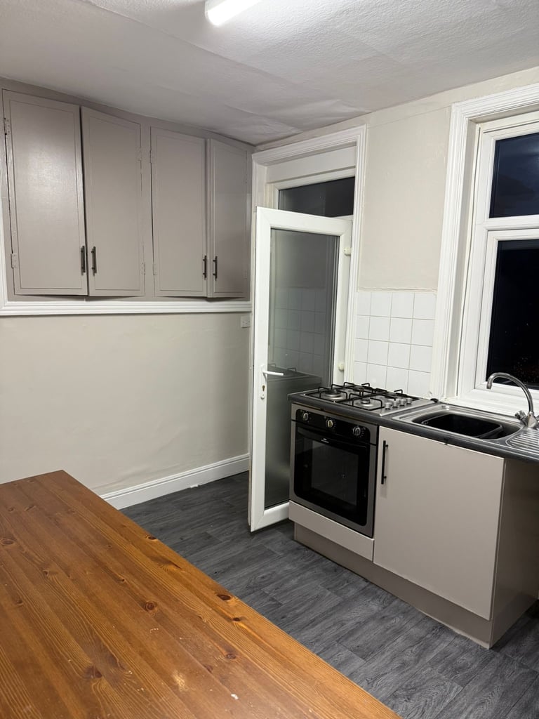 2 bedroom house to rent in BD2 