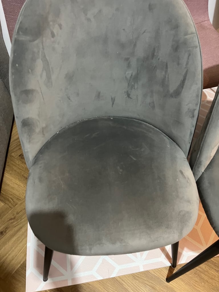 4 Dining Room Chairs - FREE