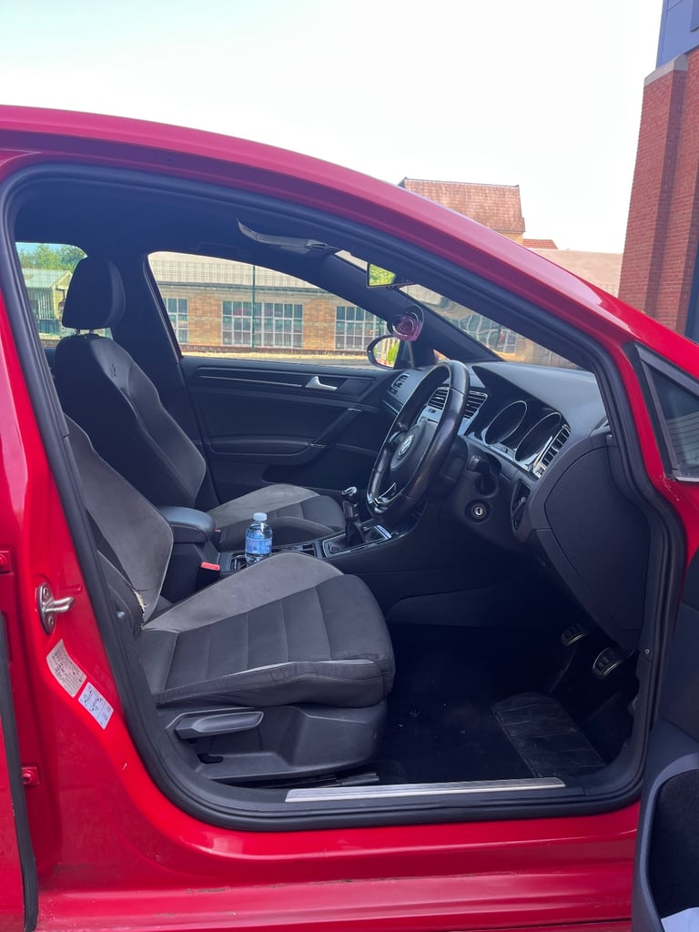 2014 Volkswagen GOLF R Hatchback 