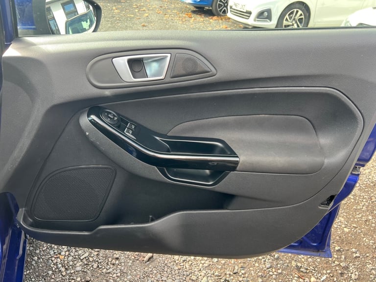 2015 Ford Fiesta 1.6 Zetec 5dr Powershift HATCHBACK Petrol Automatic