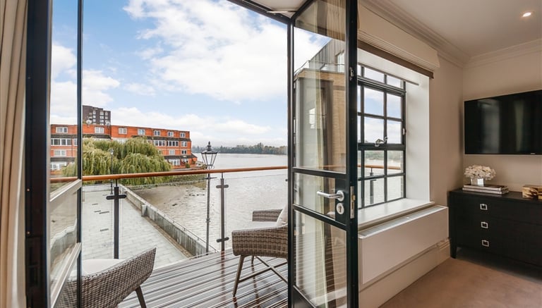 SELECTION OF LUXURY 1,2 AND 3 BEDROOM FLATS PALACE WHARF HAMMERSMITH W6