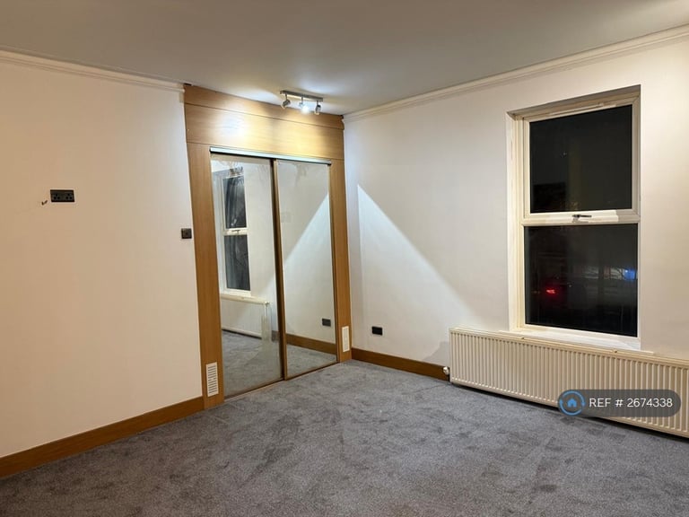 1 bedroom flat in Brinkburn Street, South Shields, NE34 (1 bed) (#2674338)