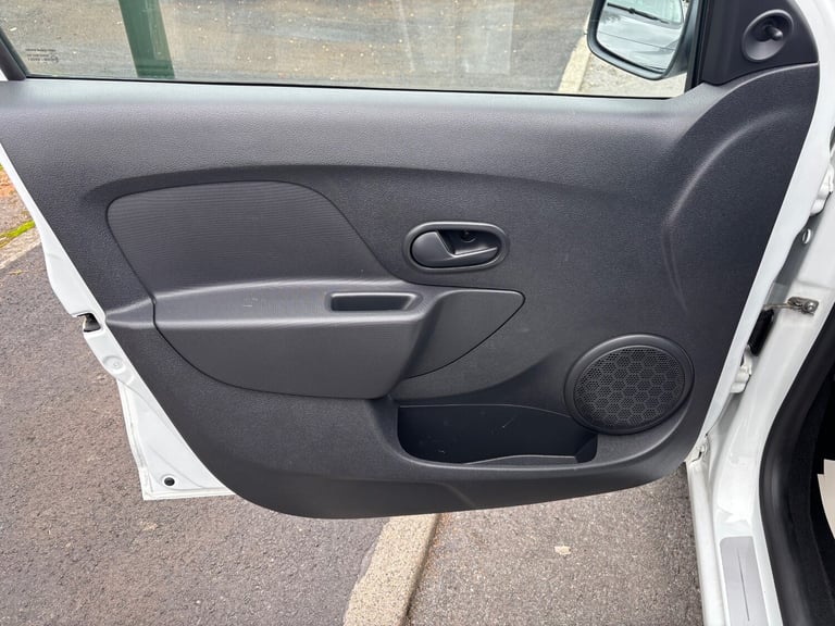 2013 Dacia Sandero 1.2 16V Ambiance 5dr HATCHBACK Petrol Manual