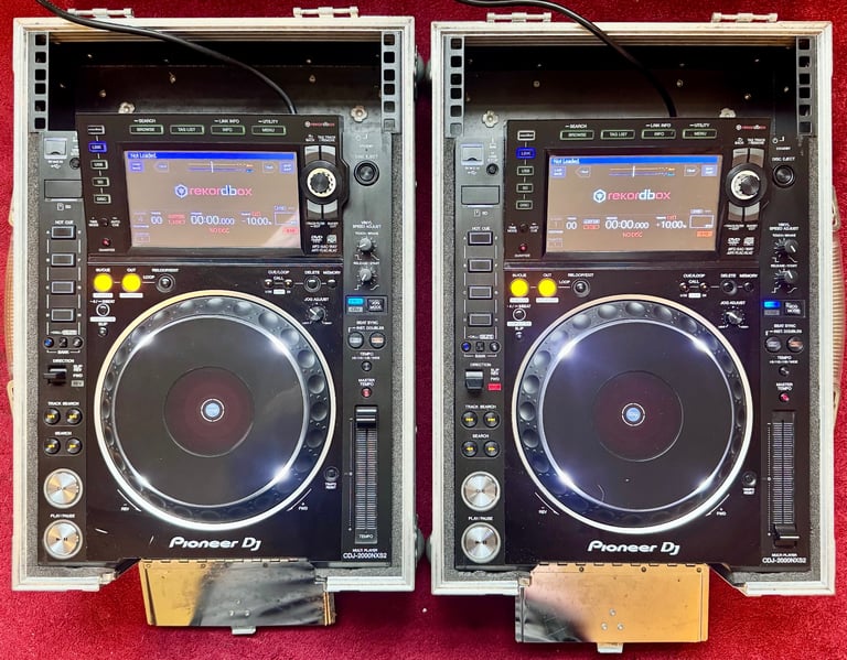 Pioneer CDJ-2000NXS2 Nexus 2 Pair – Excellent Condition – With Swan Flight Cases & Cables