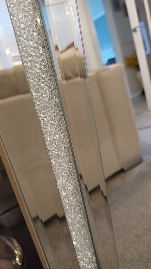 Wall Mirror (Small Crushed Diamond Border)