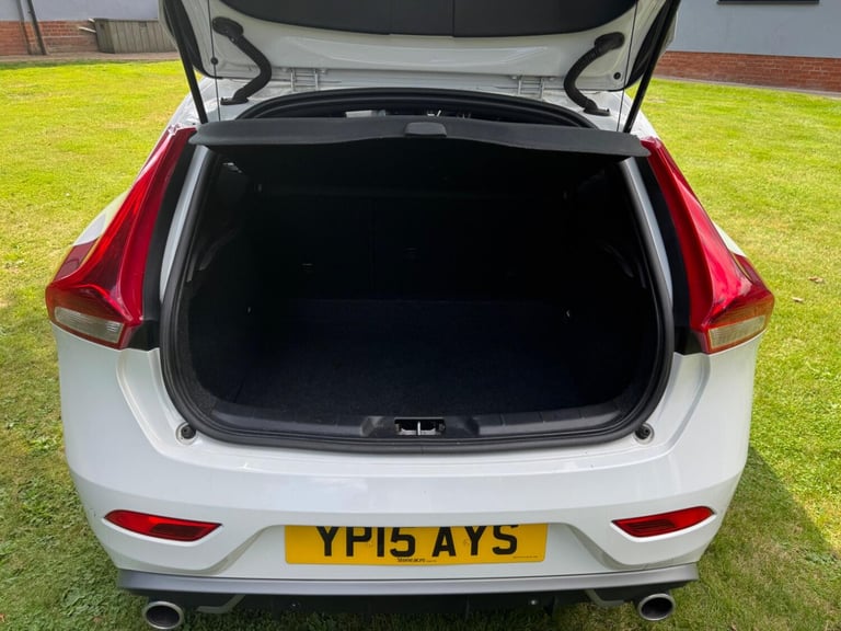 VOLVO V40 2.0 R-Design D4 2015