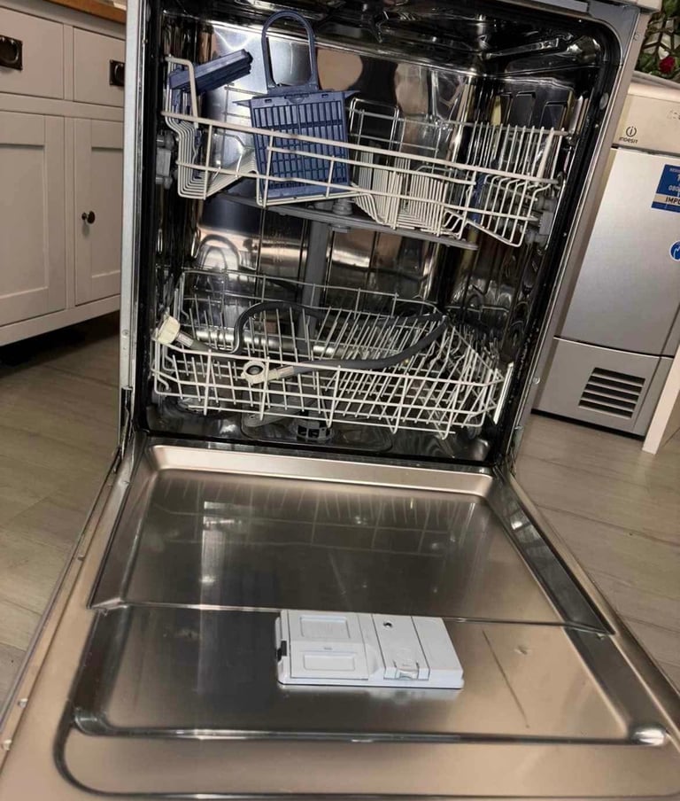Indesit dishwasher 