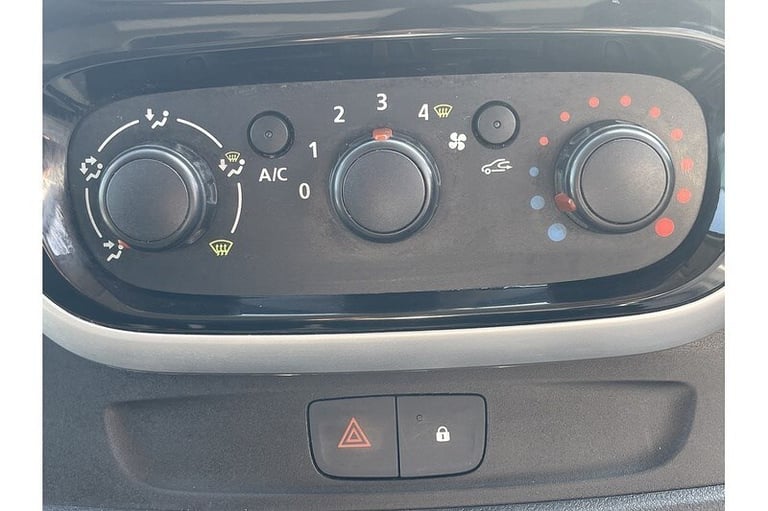 2017 Renault Trafic dCi ENERGY 27 Sport Nav Panel Van Diesel Manual
