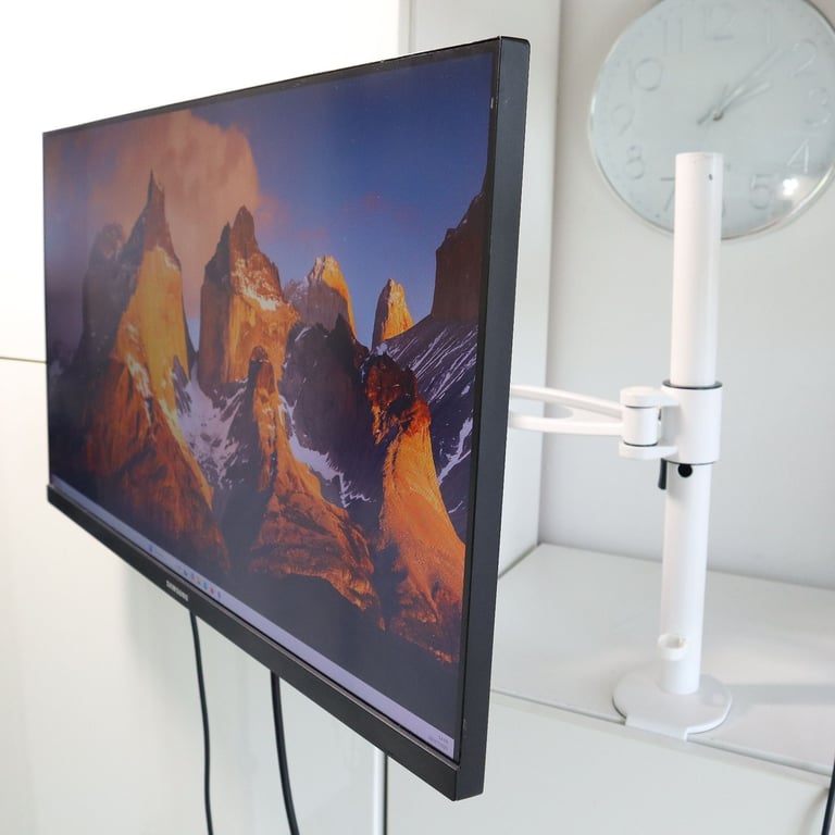 27inch Samsung Monitor 2K Display 2560 x 1440
