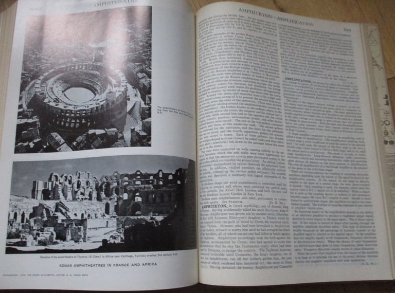 Encyclopedia Britannica Full Set - 1968 200th Anniversary - 23 + 4 Volumes