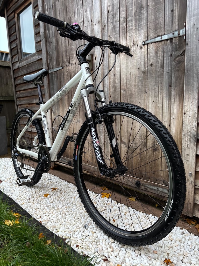 Ladies Lightweight SCOTT Aluminium Mountain Bike (Great Condition)
