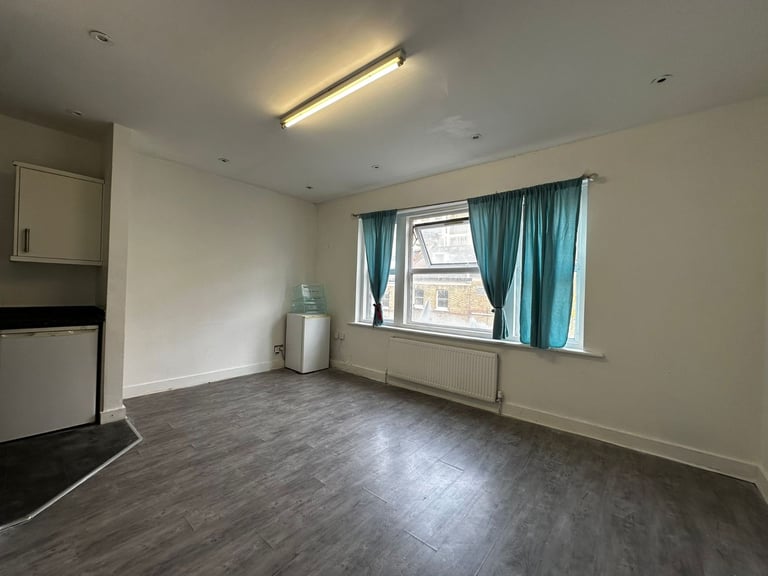 ✨ Spacious 1-Bedroom Flat in a Prime Sutton Location ✨