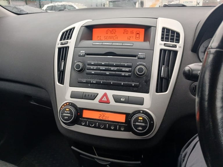 2009 Kia Pro Ceed 1.6 3 Hatchback 3dr Petrol Manual (152 g/km, 124 bhp) Hatchback Petrol Manual - Image 6