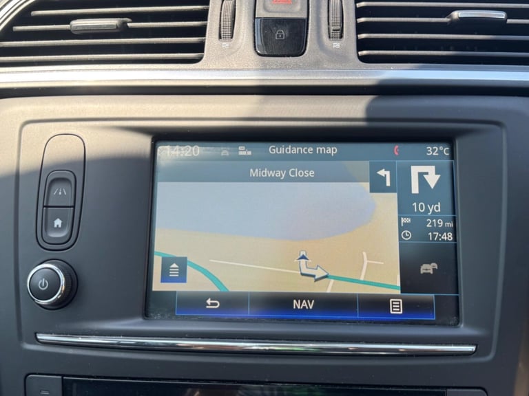 2017 Renault Kadjar 1.2 TCe Signature Nav Euro 6 (s/s) 5dr HATCHBACK Petrol Manual