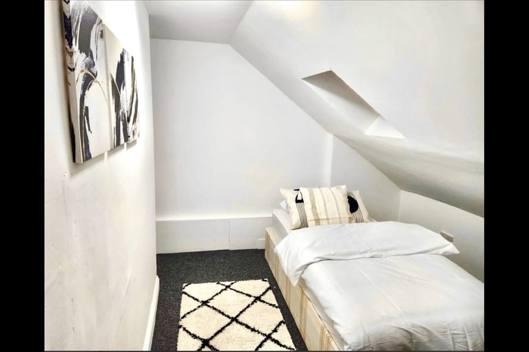 Beautiful Single Room Ensuite with FREE living space