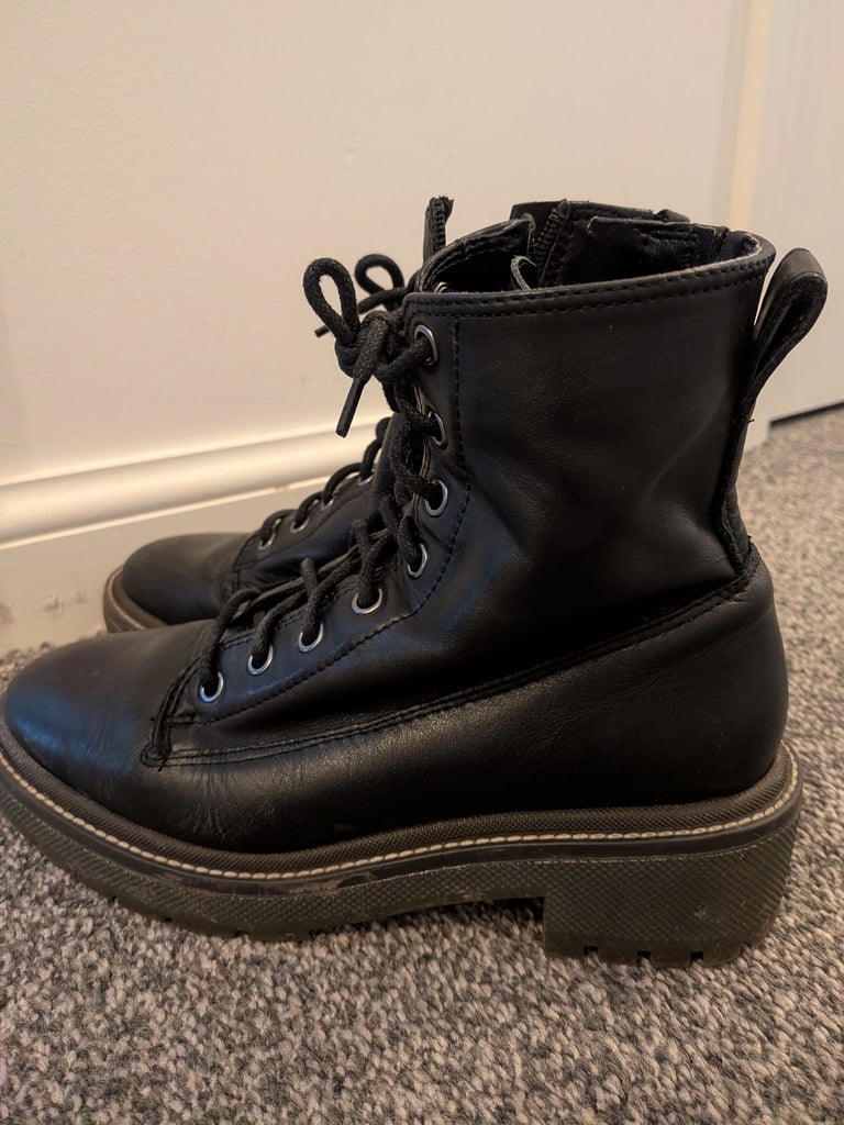 Black leather boots 