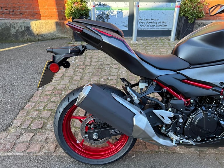 Kawasaki Z500 SE naked motorcycle in Red, A2 licence- only 13 miles 