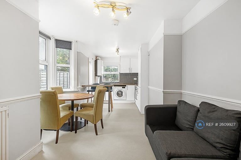 4 bedroom house in Kincaid Road, London, SE15 (4 bed) (#2609927)