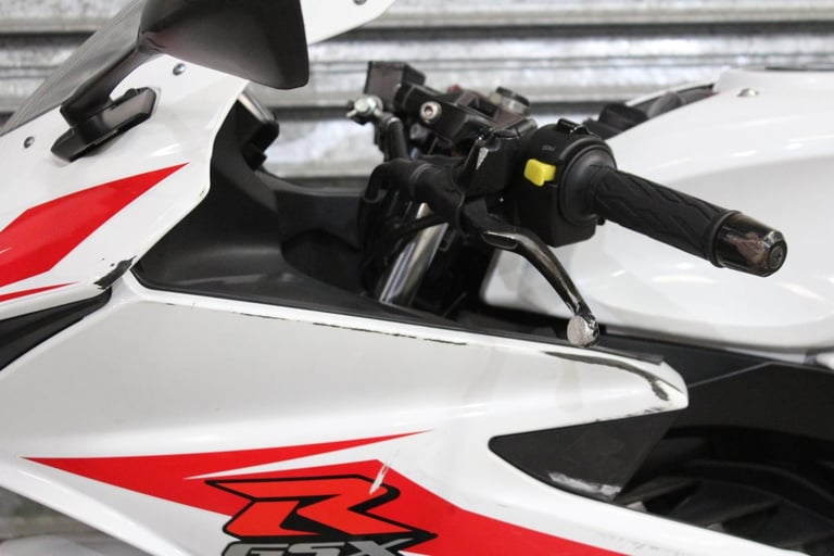 2019 69 SUZUKI GSXR 125 ABS GSX-R125 LEARNER LEGAL TRADE SALE WHITE 14K NEW MOT